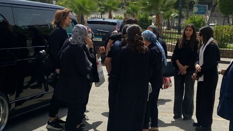 وصول الجثمان إلى مسجد السيدة نفيسة