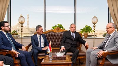 «الري» تستقبل سفير «بيرو» وتدعوه للمشاركة في مبادرة لتوفير تمويلات التكيف مع المناخ