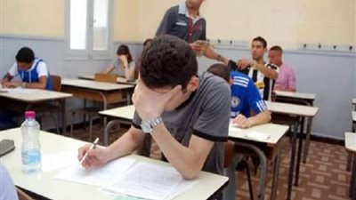 طلاب الشهادة الإعدادية بالجيزة يؤدون الامتحان في مادتين اليوم