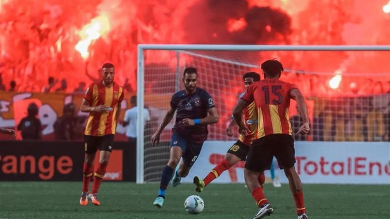 عمرو السولية أمام لاعبي الترجي