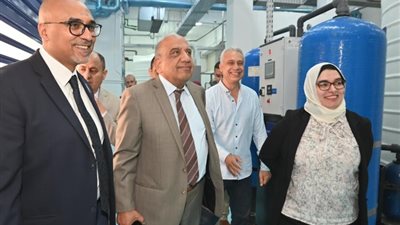 وزير قطاع الأعمال يزور مصانع «ادكو» ويبحث اشتراطات «هيئة الدواء»
