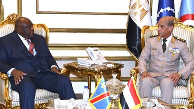 الفريق أول محمد زكى يلتقى وزير دفاع جمهورية الكونغو الديمقراطية