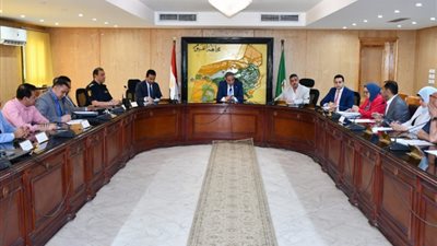 محافظ الفيوم يوجه بتسهيل إجراءات الحصول على شهادة بيانات العقار للتصالح