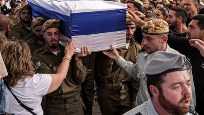 إعلام إسرائيلي: مقتل ضابط ومجندين اثنين خلال معارك شمالي قطاع غزة
