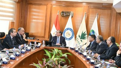 «الملا» يتفقد مركز التحكم في الشبكة القومية للغازات الطبيعية
