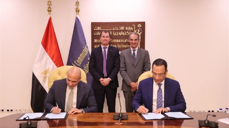 عمرو طلعت وزير الاتصالات