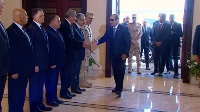 الرئيس السيسي يصل إلى مقر افتتاح عدد من المشروعات التنموية بجنوب الوادي