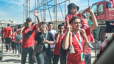 الأهلي والترجي، استمرار توافد جماهير الأحمر على استاد القاهرة لحضور نهائي إفريقيا
