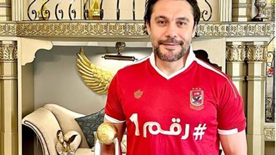 «الصقر» أحمد حسن يُشارك في تتويج الأهلي بدوري أبطال إفريقيا