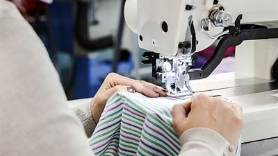 «شعبة الملابس»: 20% انخفاضاً في أسعار الملابس قبل «عيد الأضحي»