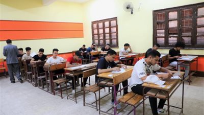 اليوم، طلاب الثانوي الصناعي بالجيزة يؤدون امتحان الفصل الدراسي الثاني