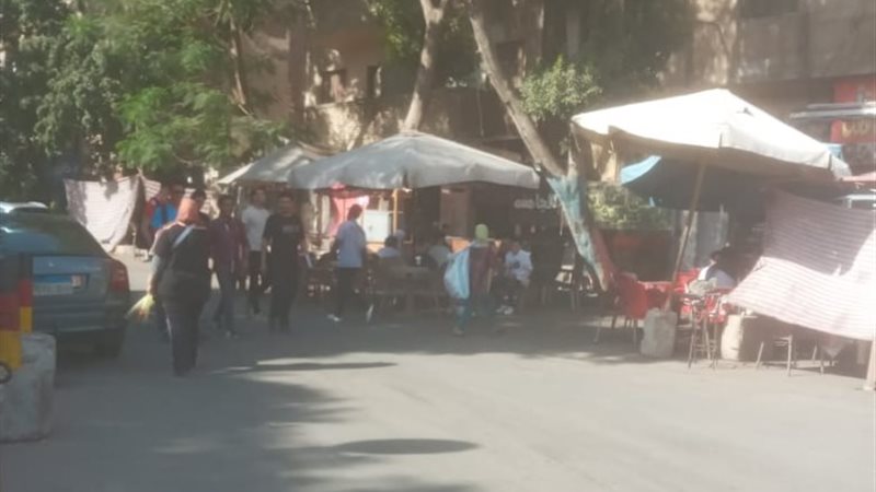 كافيه مش قهوة يغلق الشارع