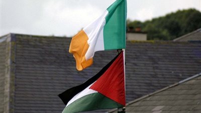 إيرلندا تعلن الاعتراف رسميا بدولة فلسطين، وتعيّن سفيرا لها في رام الله