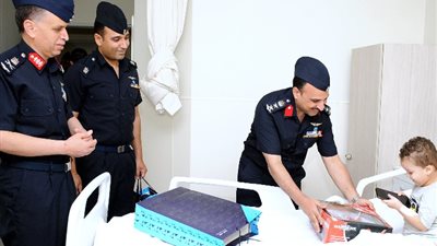 الأكاديمية العسكرية المصرية تنظم زيارة لعدد من طلبة الكلية الجوية لمستشفى أهل مصر لعلاج الحروق