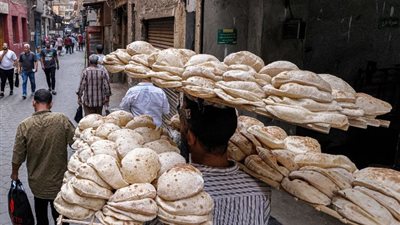 على المصيلحي يوضح لـ«الجمهور»، كم سيدفع الفرد للحصول على حصته من الخبز يوميا