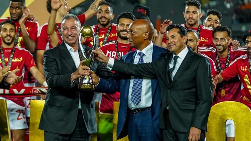 محمود الخطيب أثناء تتويج الأهلي ببطولة دوري أبطال إفريقيا