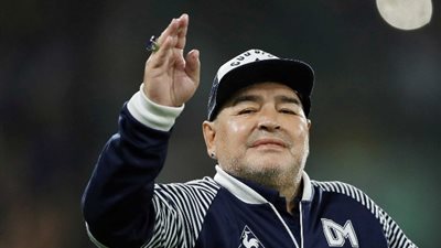 «بتهمة القتل العمد»، تعرف على موعد محاكمة أطباء «مارادونا»
