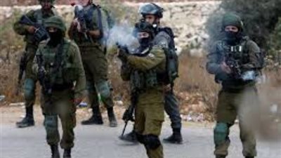 اندلاع اشتباكات مسلحة بين قوات الاحتلال وفلسطينيي بالضفة الغربية