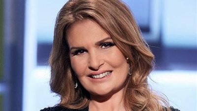 يسرا تعزي محمود الليثي في وفاة والدته