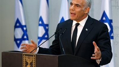 يائير لابيد: الضغط العسكري لم ينجح في استعادة المختطفين «أوقفوا الحرب»
