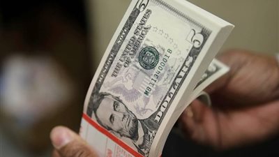 2.2 مليار دولار حتى أبريل، انتعاشة بتحويلات المصريين بالخارج وخبير يكشف الأسباب