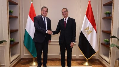 عمرو طلعت يبحث مع وزير الاقتصاد المجري سبل تعزيز البنية الرقمية