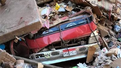 الحماية المدنية تنجح في إخراج 4 أشخاص أحياء من أسفل عقار الدقهلية المنهار