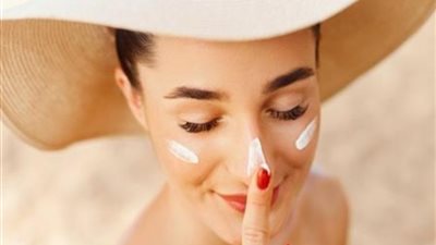 اشربي مياه وحطي «صن بلوك»، احمي نفسك من الحر في 5 خطوات