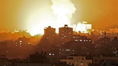 مدفعية الاحتلال تقصف المستوصف الحكومي بمٌخيم المغازي بغزة