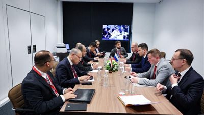 وزير التجارة والصناعة يبحث مع نظيره الروسي ملفات التعاون المشترك بين البلدين