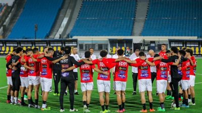 وزير الرياضة يفاجئ لاعبي منتخب مصر قبل مواجهة غينيا بيساو