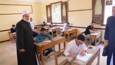 اليوم، طلاب الثانوية الأزهرية يؤدون امتحان «اللغة الإنجليزية»