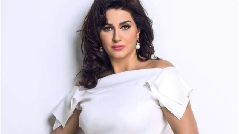 وفاء عامر
