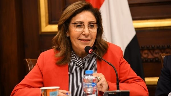 وزيرة الثقافة