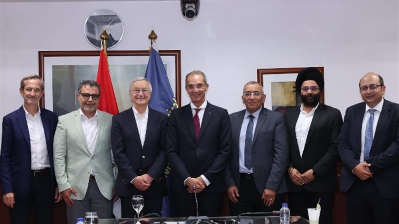 عمرو طلعت وزير الاتصالات المصري وشركة HMD