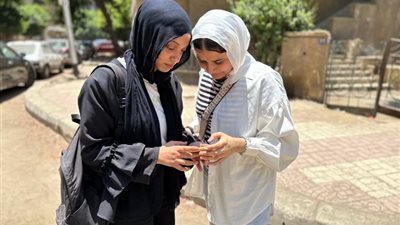 بـ«فرحة العيد»، طلاب الثانوية العامة ينهون أداء امتحان الإحصاء والاقتصاد (صور)