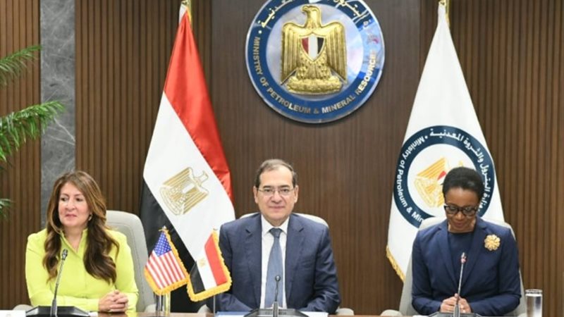 وزير البترول أثناء اللقاء اليوم