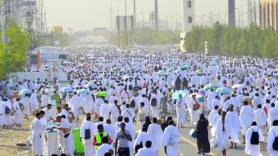 «لتجنب الجفاف وضربات الشمس»، نصائح هامة للحجاج أثناء أداء المناسك