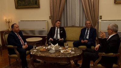 وزراء التموين والمالية والسياحة يناقشون مع السفير الروسي سبل تعزيز العلاقات