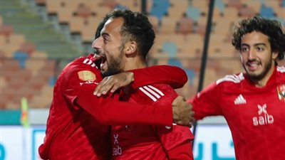 هل يتعاقد سموحة مع أحمد عبد القادر وخالد عبد الفتاح؟ فرج عامر يجيب