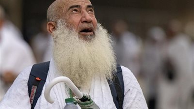 حجاج بيت الله الحرام يتوافدون إلى مشعر منى لقضاء يوم التروية (صور)