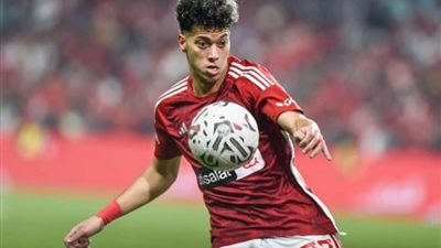 إمام عاشور يعيد الأهلي للتقدم أمام فاركو بهدف رائع في الدوري