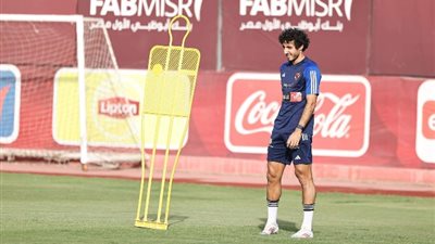 محمد هاني ينتظم في تدريبات الأهلي بعد نهاية إجازة زواجه
