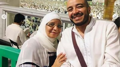 «بمسك دموعي بالعافية»، حسام داغر يسترجع ذكريات الحج مع والدته المتوفاة