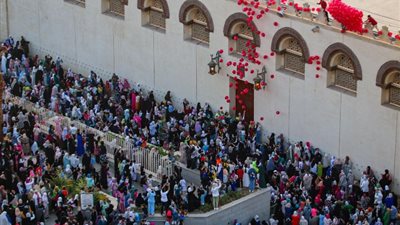 تزاحم بمسجد عمرو بن العاص لأداء صلاة عيد الأضحى(صور)