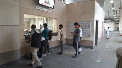 «الوزير» يتابع انتظام العمل وتقديم خدمات مميزة بمرافق النقل والمواصلات