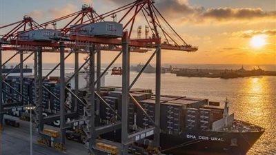 بعد عام على افتتاحها، محطة «تحيا مصر» تستقبل السفن كبيرة الحجم لأول مرة بميناء الإسكندرية