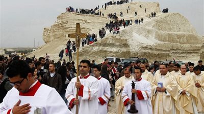 وداد العربى تكتب: بين مكة والقدس والفاتيكان، الحج طريق للتقرب إلى الله