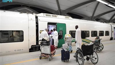 قطار المشاعر يواصل نقل ضيوف الرحمن في أيام التشريق (صور)