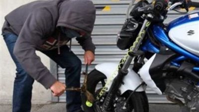 القبض على عاطل تخصص فى سرقة الدراجات النارية بالمقطم